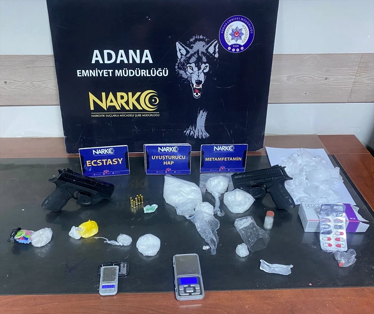 Adana\'da Uyuşturucu Operasyonunda 2 Zanlı Tutuklandı