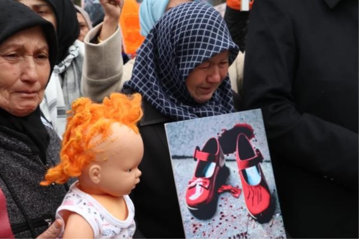 AK Parti Kadın Kolları İsrail Büyükelçiliği önünde çocuk ölümlerine tepki gösterdi
