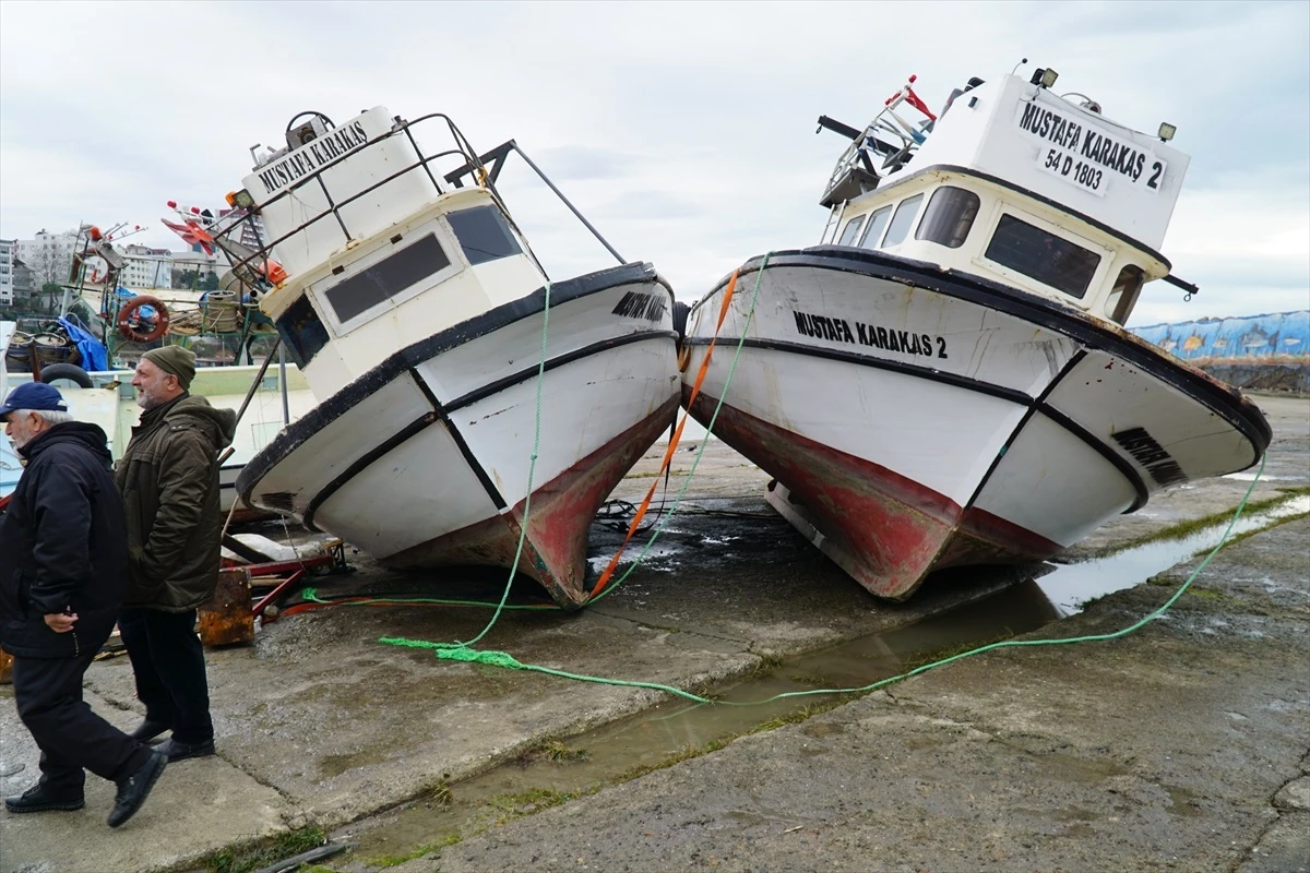 AK Parti Milletvekili Ercan Öztürk, Akçakoca\'da fırtınadan zarar gören balıkçıların yanında olacak