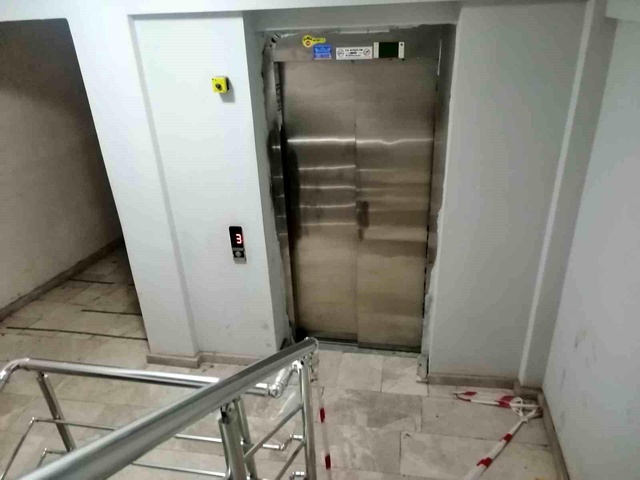 Asansörde ölü bulunmuşlardı! Ön otopsi sonucunda anne ve kızın iple boğuldukları tespit edildi Asansörde ölü bulunmuşlardı! Ön otopsi sonucunda anne ve kızın iple boğuldukları tespit edildi