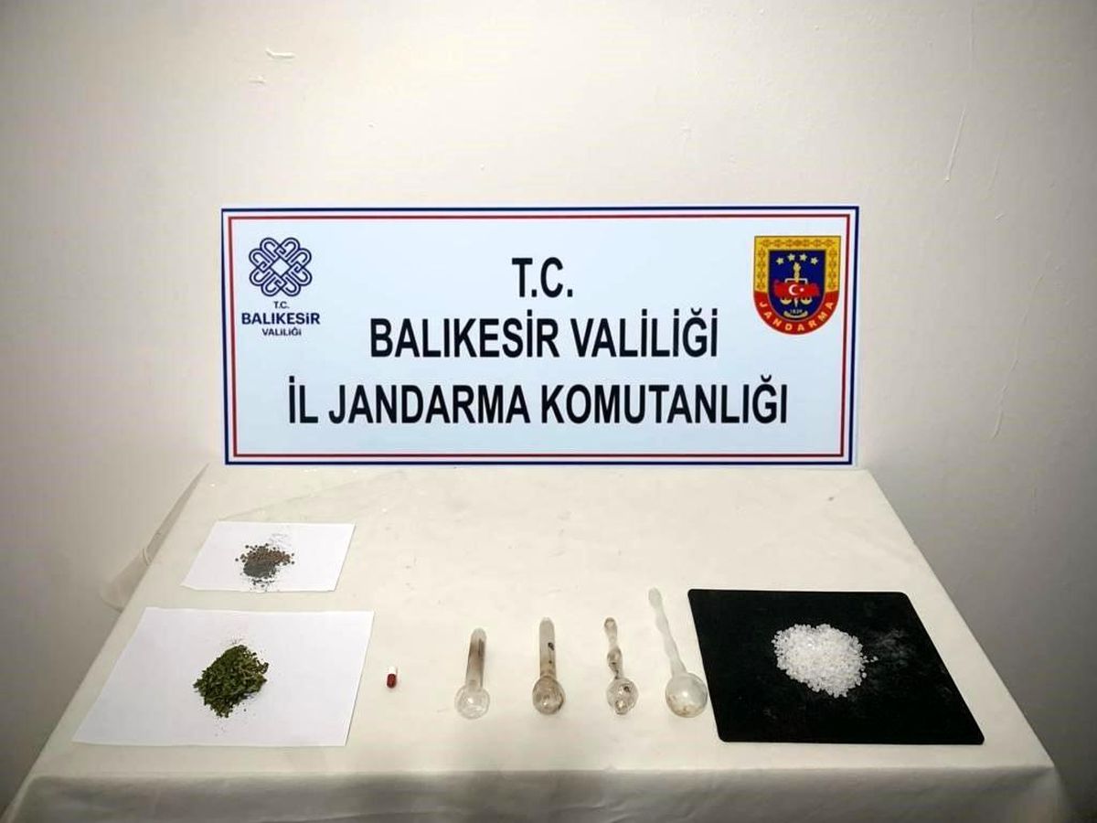 Balıkesir\'de Uyuşturucu Operasyonu: 3 Kişi Yakalandı