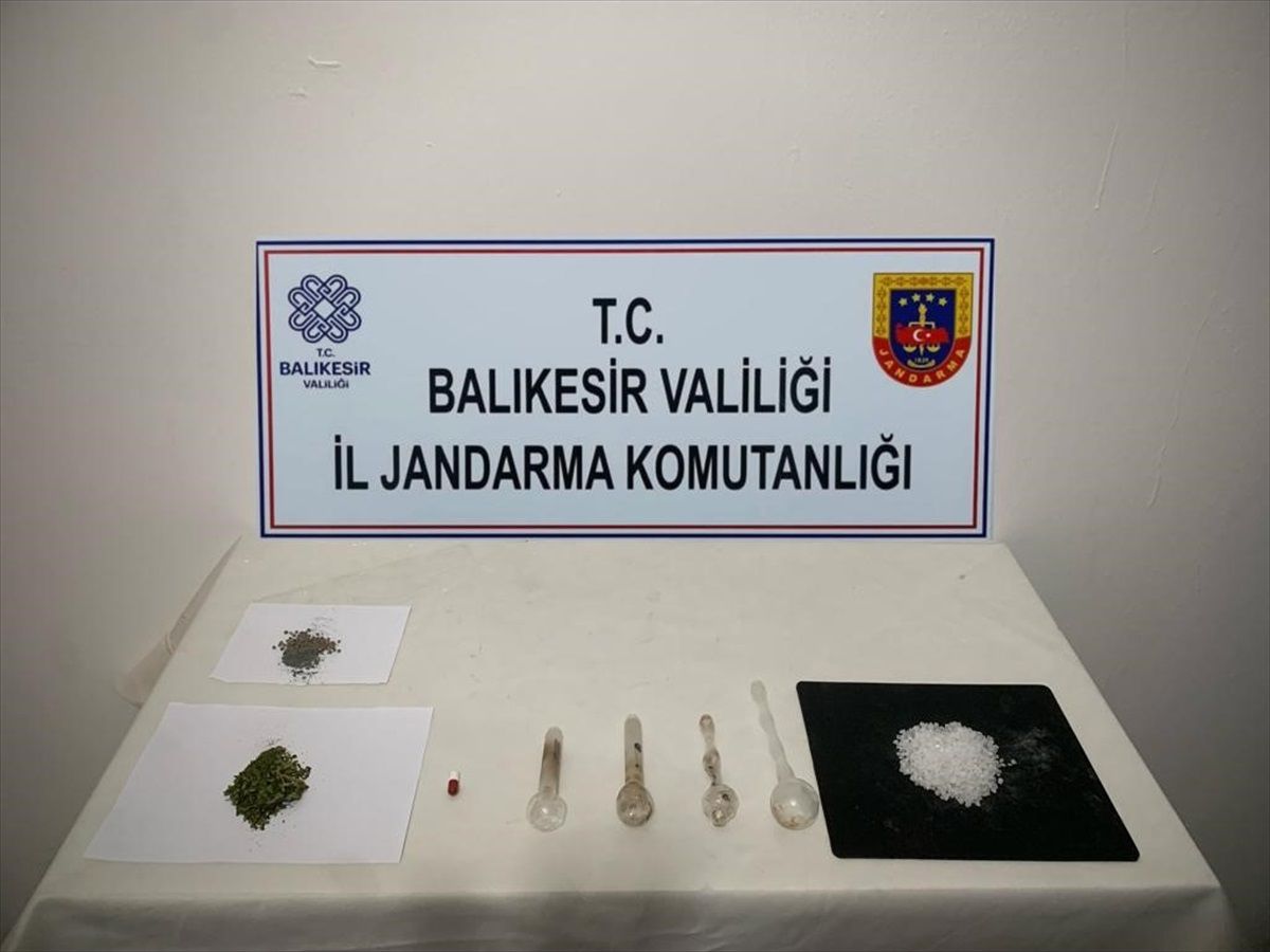 Balıkesir\'de Uyuşturucu Operasyonu: 3 Zanlı Gözaltına Alındı