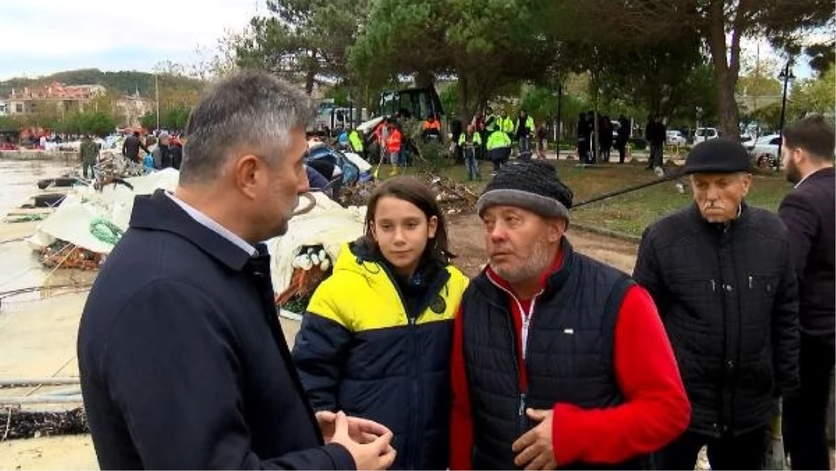 Şile Belediye Başkanı İlhan Ocaklı, Ağva\'da yaşanan sel felaketi sonrası esnafı ziyaret etti