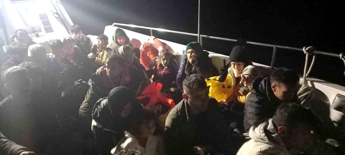 Bodrum Açıklarında 28 Düzensiz Göçmen Yakalandı, 15\'i Kurtarıldı