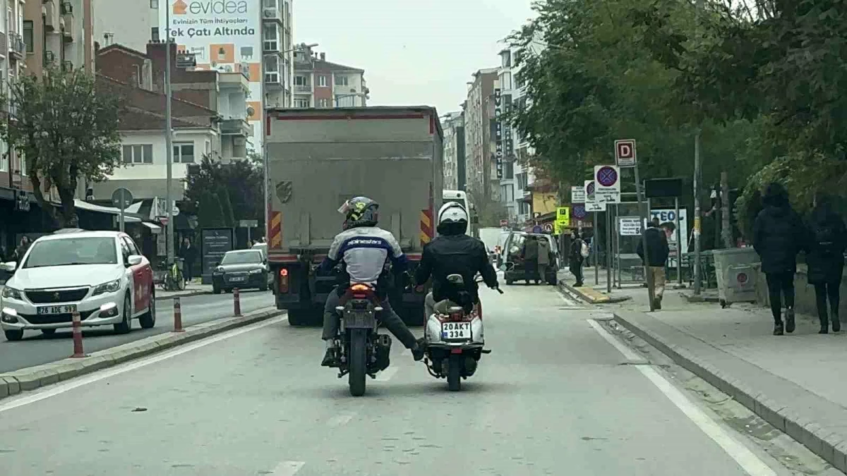 Eskişehir\'de Tehlikeli Motosiklet Sürüşü