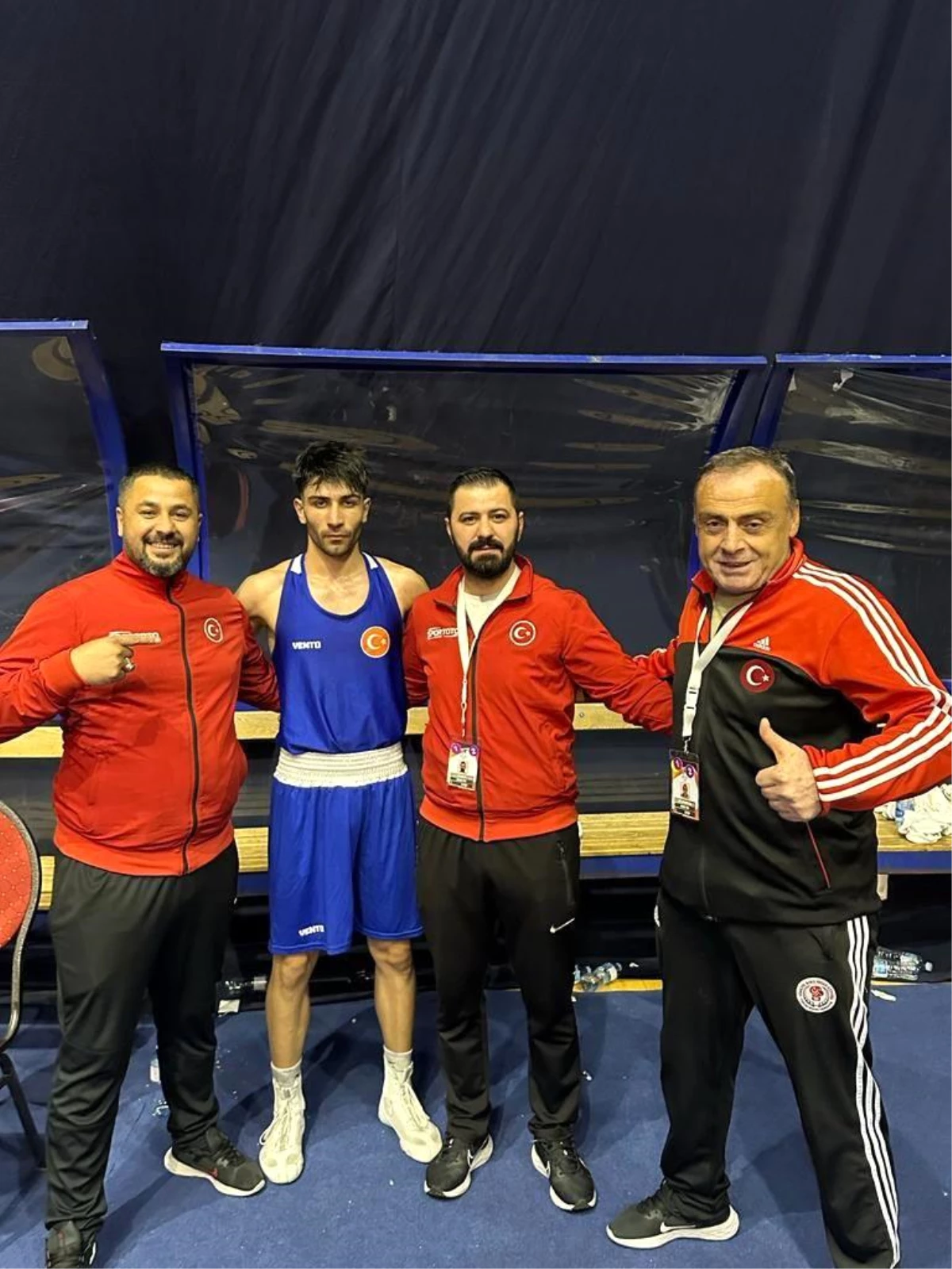 Bursa Büyükşehir Belediyesporlu Sultan Osmanlı U22 Avrupa Boks Şampiyonası\'nda gümüş madalya kazandı