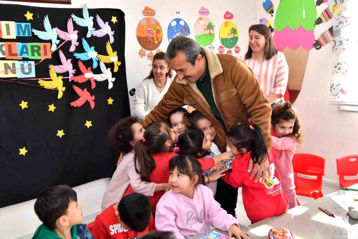 Çukurova Belediye Başkanı Soner Çetin, Kurtuluş Gülen Yüzler Semt Kreşini Ziyaret Etti