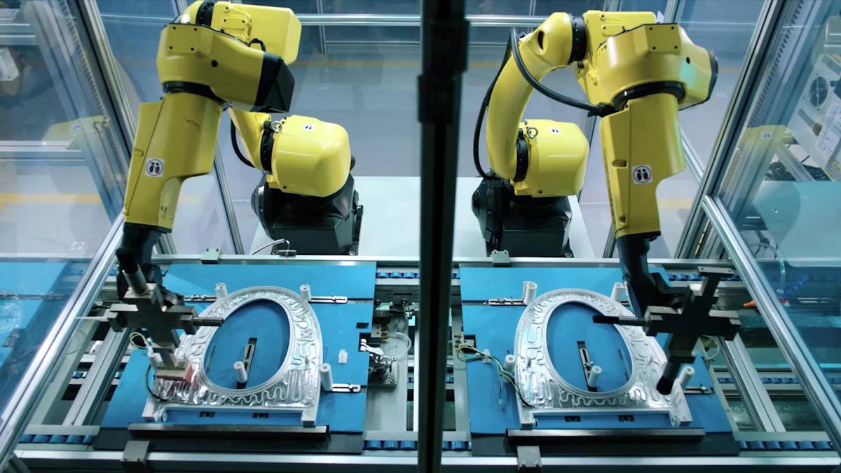 JOMOO\'nun akıllı fabrikasında robotlar tuvalet üretiyor