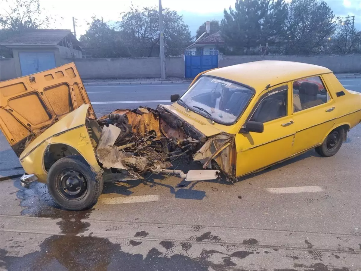 Çorum Alaca\'da Kaza: 3 Kişi Yaralandı