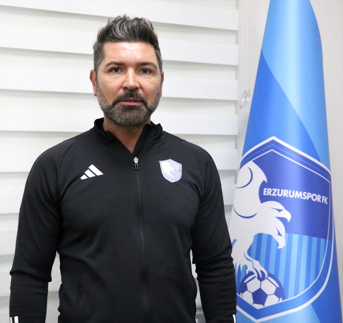 Erzurumspor FK Teknik Direktörü Hakan Kutlu: Transfer yasağının kalkmasıyla play-off\'a kalabiliriz