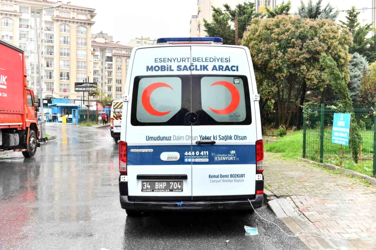 Esenyurt Belediyesi ve İlçe Sağlık Müdürlüğü Kadınlara Rahim Ağzı Kanseri Taraması Yapıyor