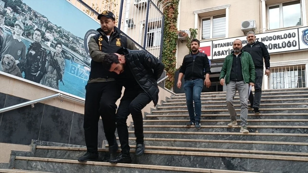 Fatih\'te Banka ATM\'si Dolandırıcılığı: 2 Şüpheliden 1\'i Tutuklandı