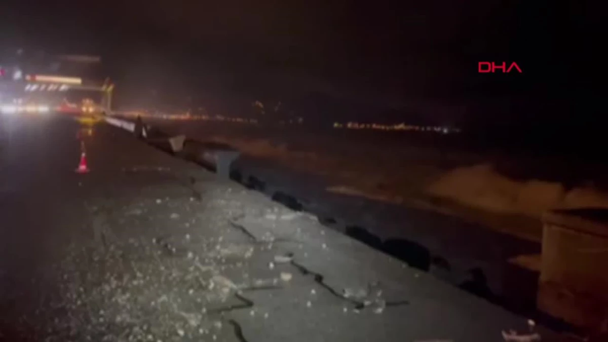 Giresun\'da fırtına nedeniyle sahil yolunda hasar