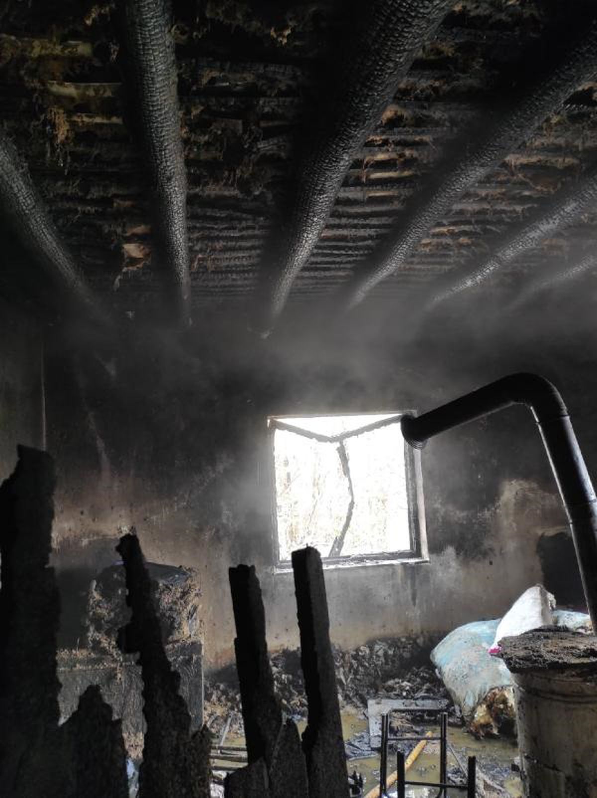 Hakkari\'de bir evde çıkan yangın köylülerin müdahalesiyle söndürüldü