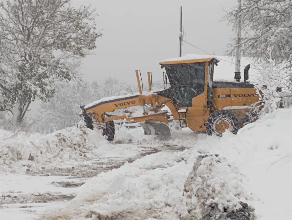 Kastamonu\'da Kar Temizleme Çalışmaları Devam Ediyor