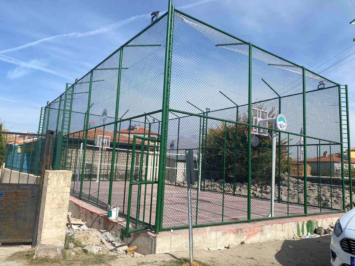 Kayseri Büyükşehir Belediyesi, Kırsal Mahallelere Spor Alanları ve Oyun Parkları Yatırımı Yaptı