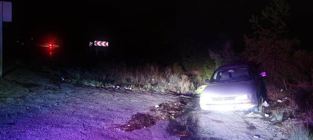 Antalya Manavgat\'ta Otomobil Kanala Düştü: 2 Yaralı