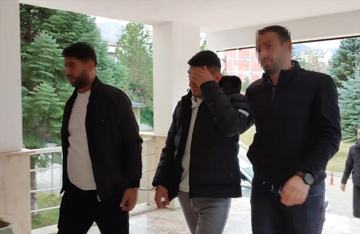 Konya\'da 5 Kilo Skunk Ele Geçirildi, 2 Şüpheliden 1\'i Tutuklandı