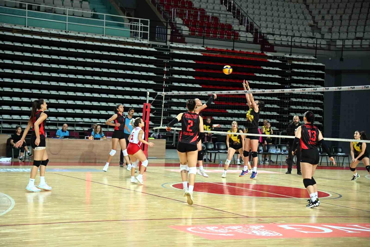 Manavgat Belediyespor Kadın Voleybol Takımı 5. maçında galibiyetini aldı