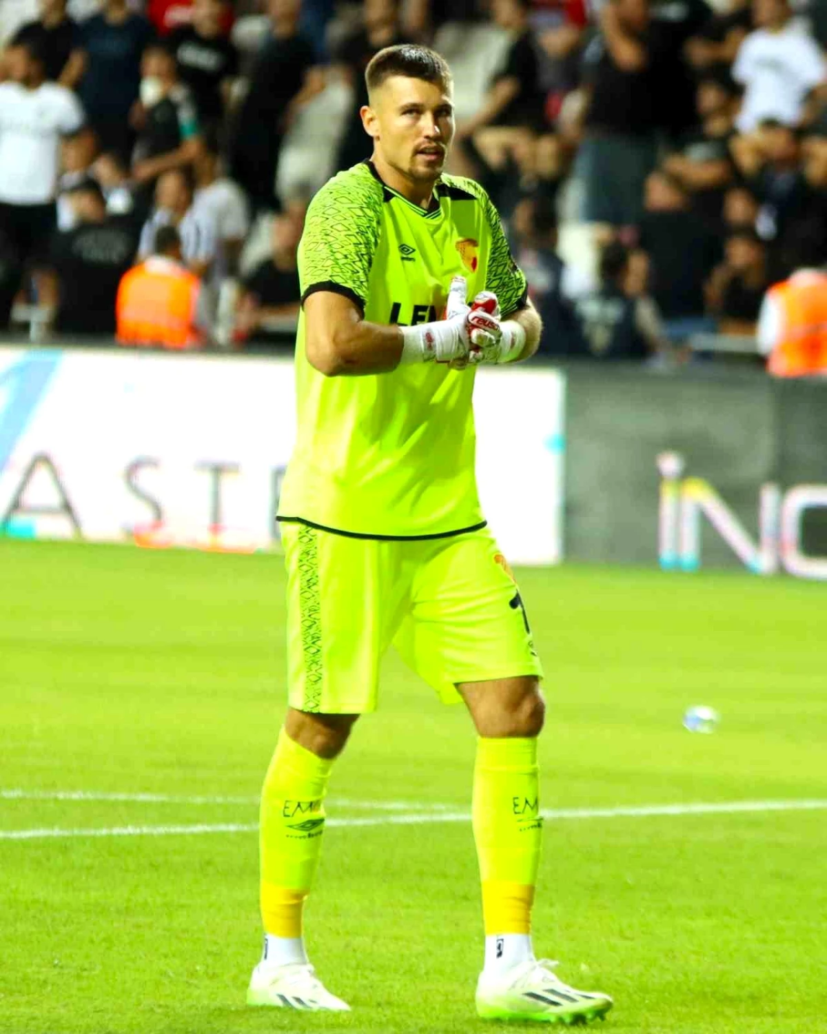 Göztepe\'nin kalecisi Mateusz Lis, 7 maçta kalesini gole kapattı