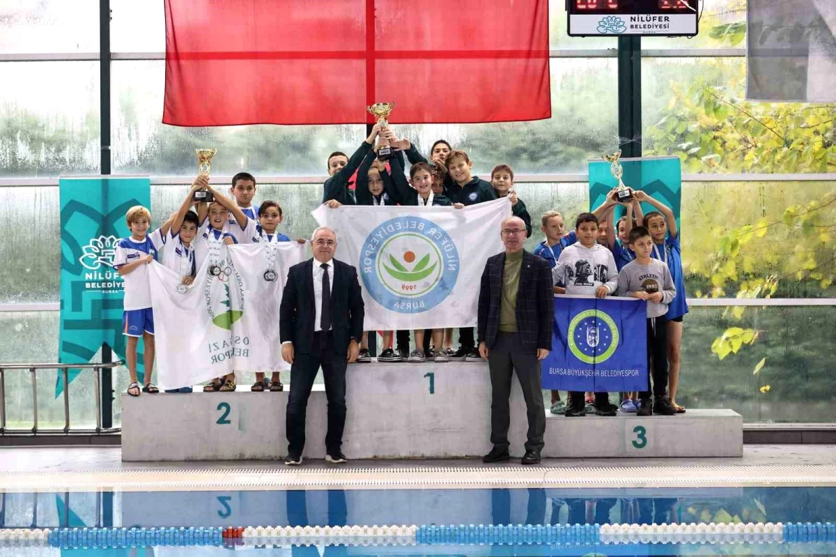 Nilüfer Belediyesi 10 Yaş Yüzme Yarışması Heyecanı