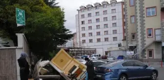 Nevşehir'de Hastanenin Güvenlik Kulübesine Çarpan Otomobilin Sürücüsü Yaralandı