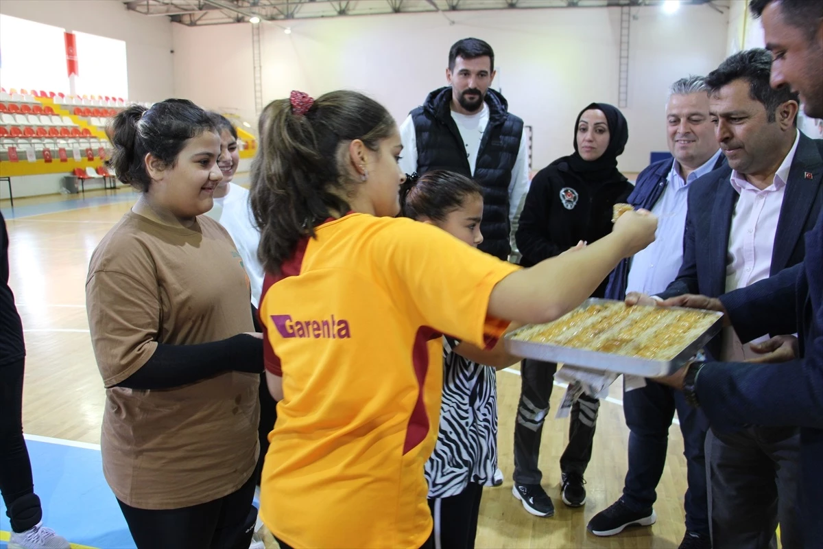 Pazar Belediye Başkanı Erdoğan Yılmaz, genç sporcuları ziyaret etti