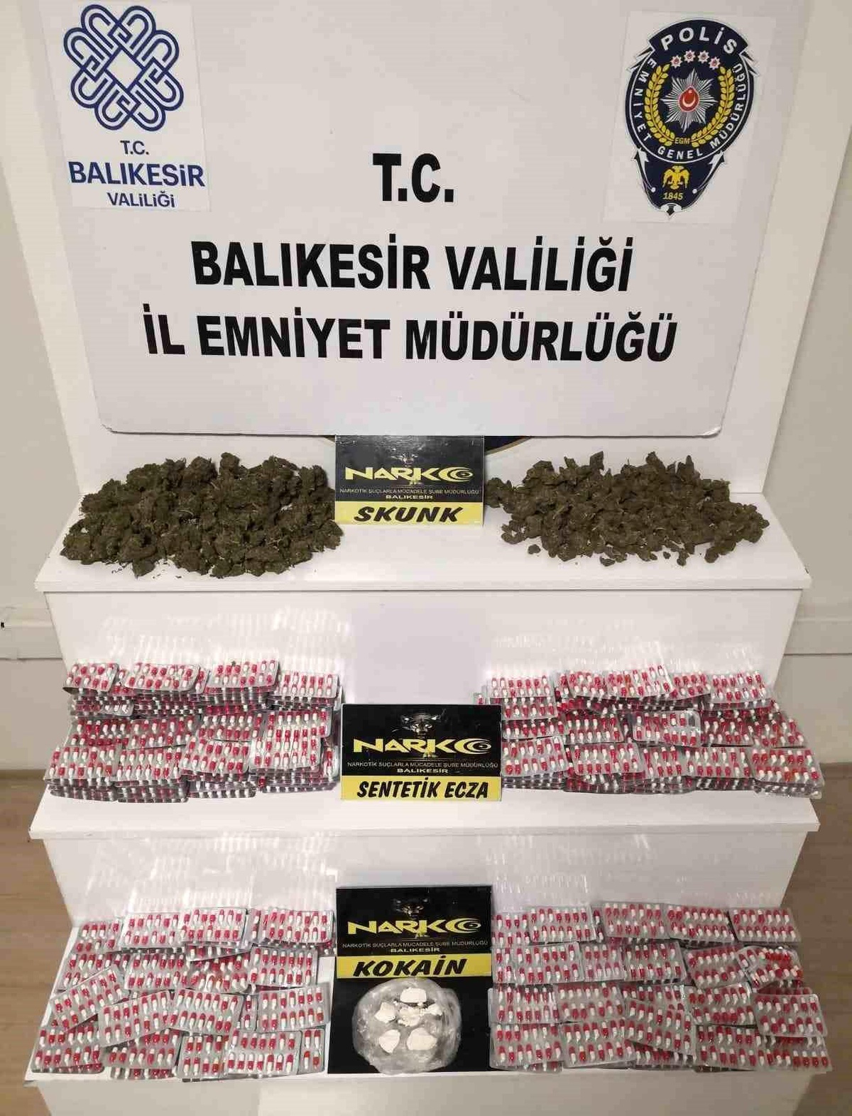 Balıkesir\'de Uyuşturucu Operasyonu: Çok Miktarda Uyuşturucu Ele Geçirildi