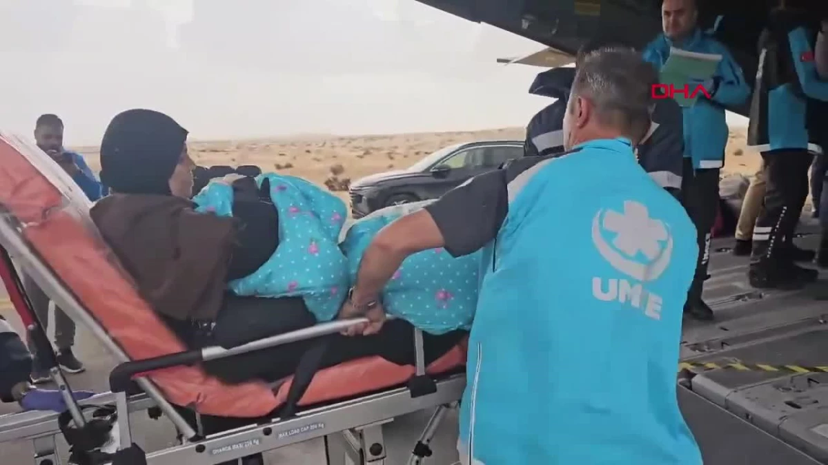 Sağlık Bakanlığı: El Ariş\'ten MSB uçağı ile Türkiye\'ye gelecek Gazzeli 61 hasta ve 49 refakatçinin uçağa nakil videosunu paylaştı