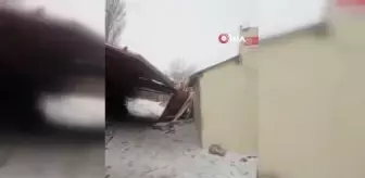 Şiddetli rüzgar caminin çatısını uçurdu