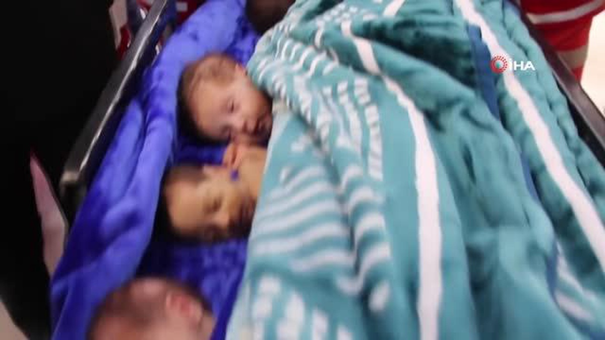 Şifa Hastanesi\'nden tahliye edilen 28 prematüre bebek Mısır\'a götürüldü