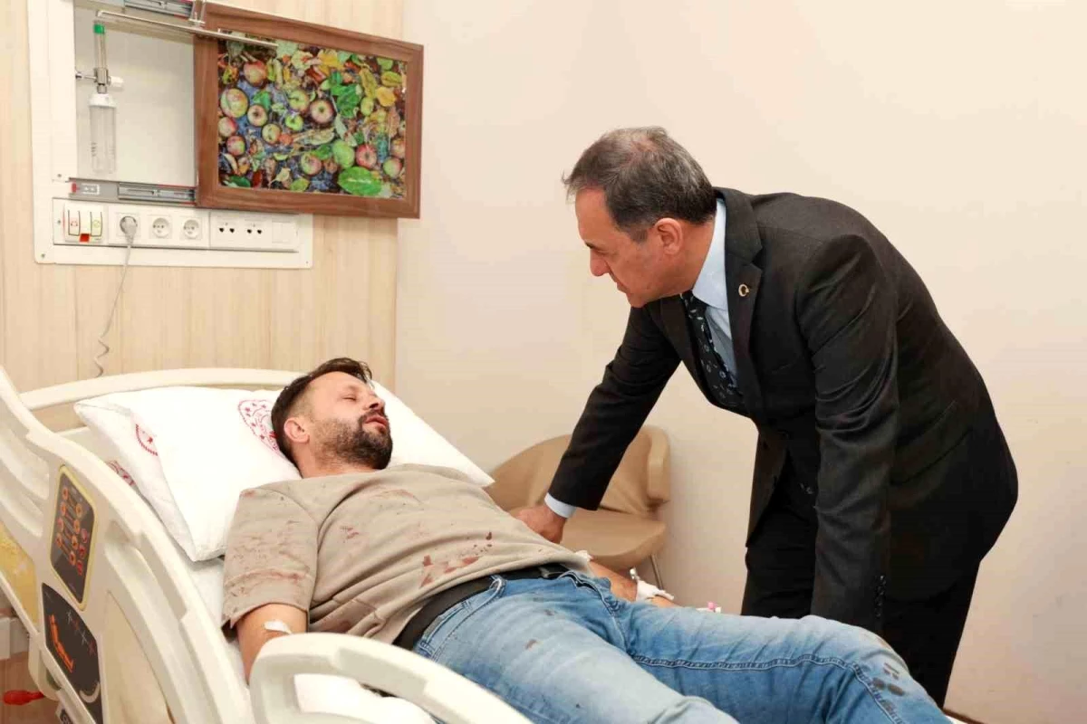 Bingöl Valisi Ahmet Hamdi Usta, trafik kazasında yaralanan vatandaşları ziyaret etti