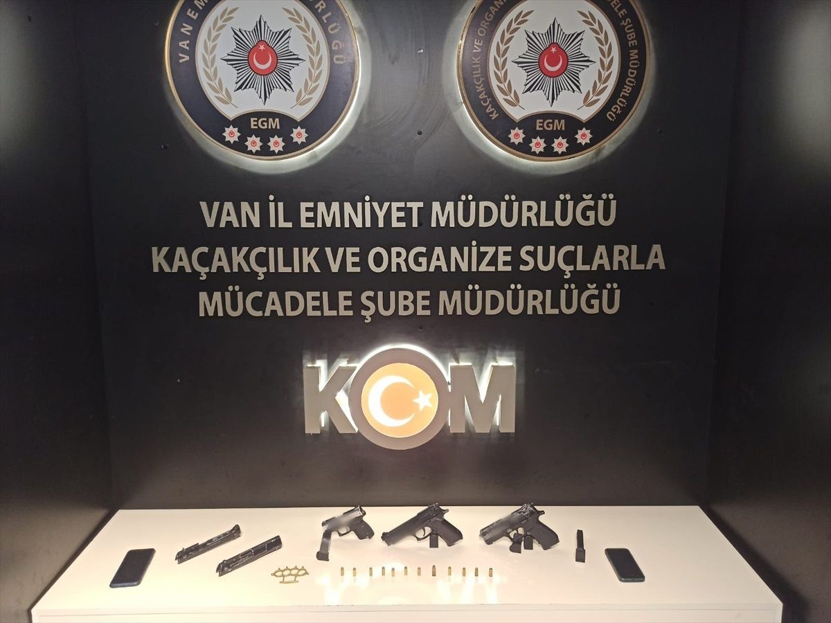 Van\'da Gerçekleştirilen Asayiş Operasyonlarında 15 Şüpheli Tutuklandı