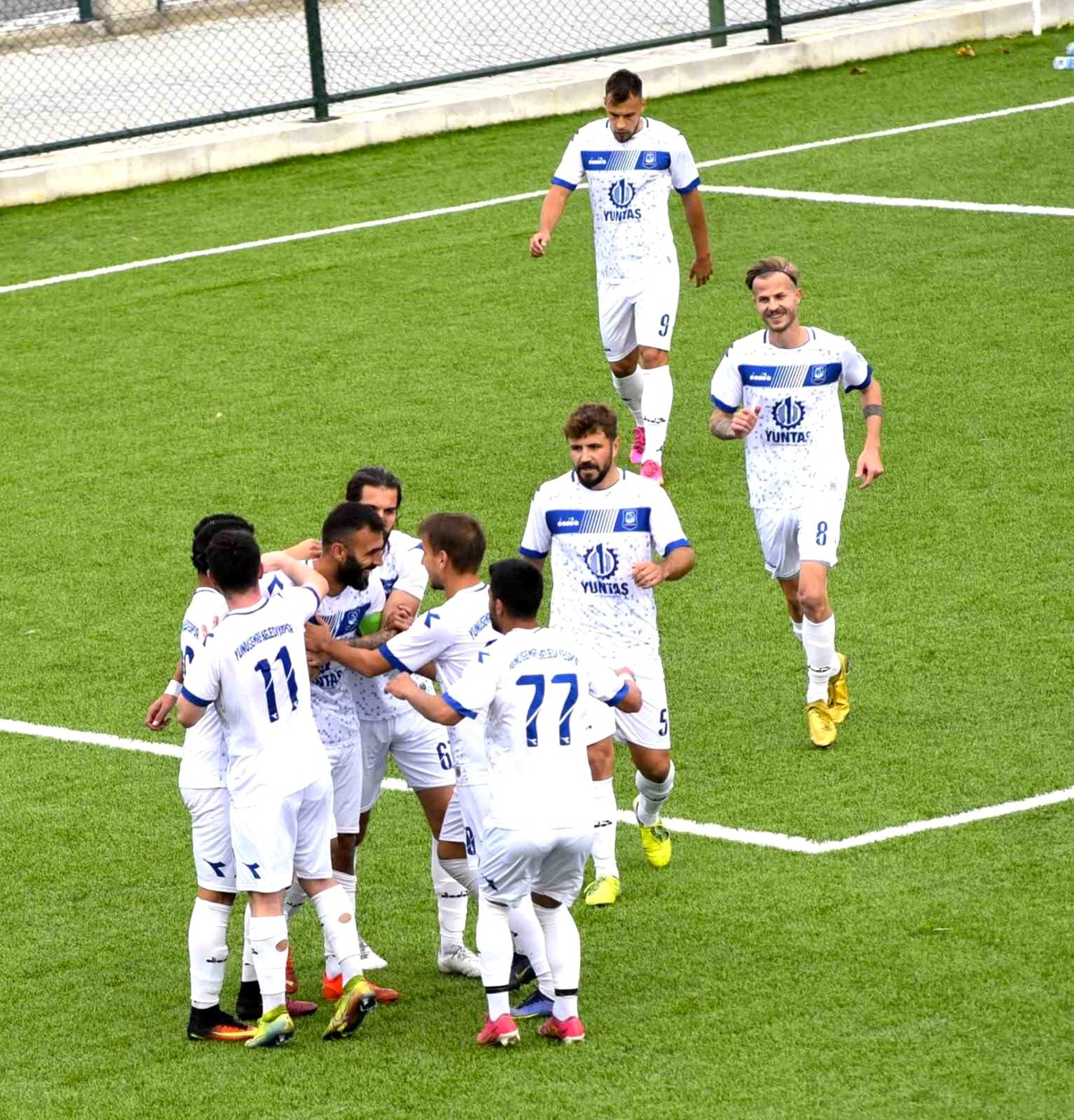 Yunusemre Belediyespor İlk Galibiyetini Aldı, Yıldızspor Liderlikten Oldu