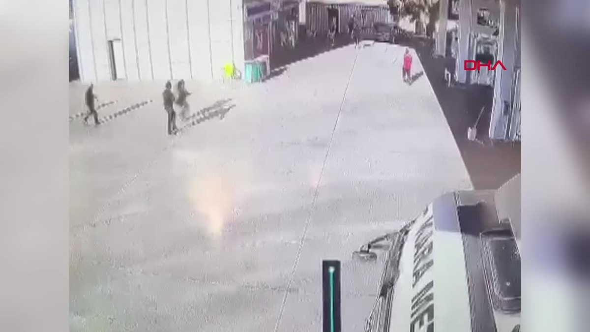 12 yaşındaki çocuk geri vitese takılan otomobili sürükledi