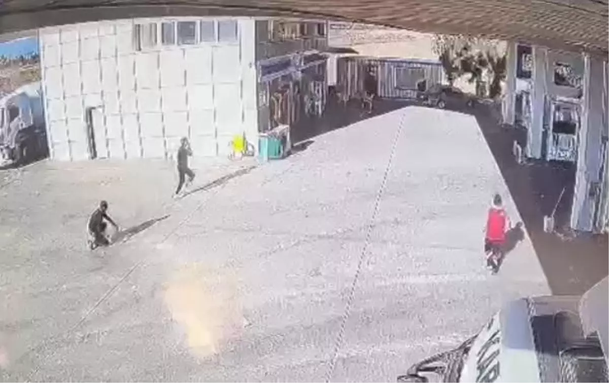 12 yaşındaki çocuk park halindeki otomobili geri vitese takarak kazaya neden oldu