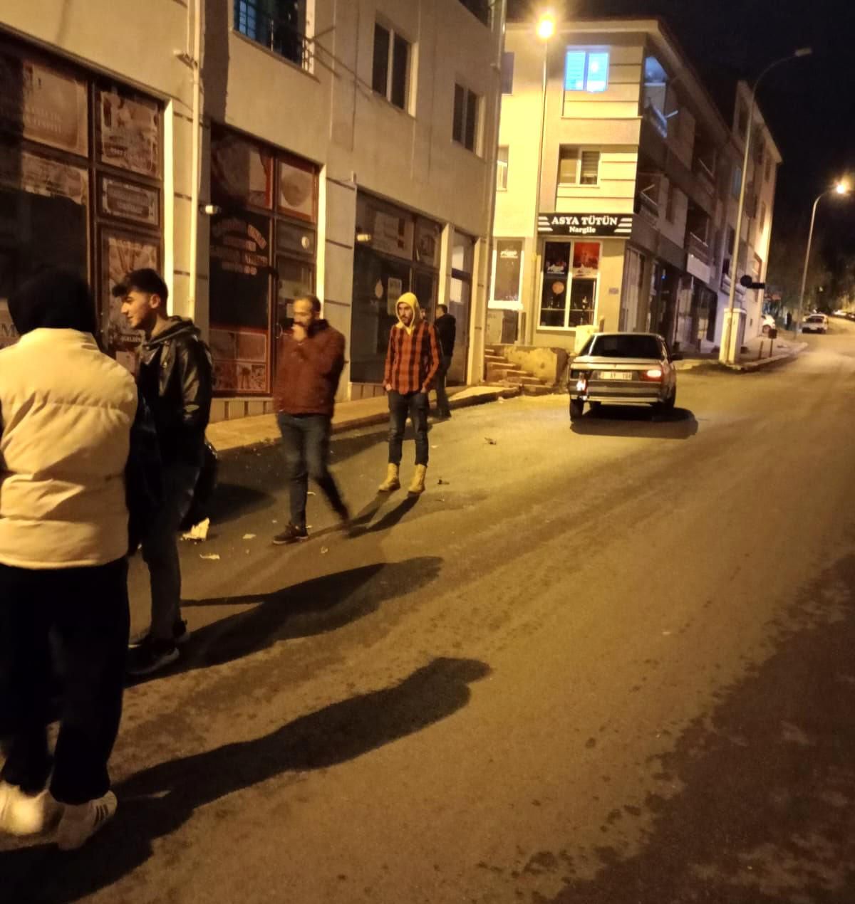 Eskişehir\'de Alkollü Sürücü İki Otomobile Çarptıktan Sonra Kaçtı