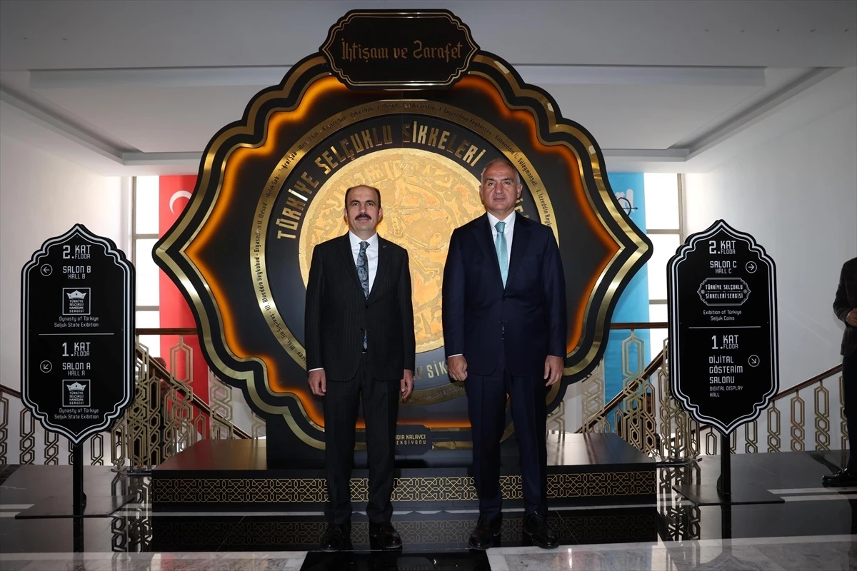 Kültür Bakanı Mehmet Nuri Ersoy, Türkiye Selçuklu Hanedan Sergisi\'ni ziyaret etti