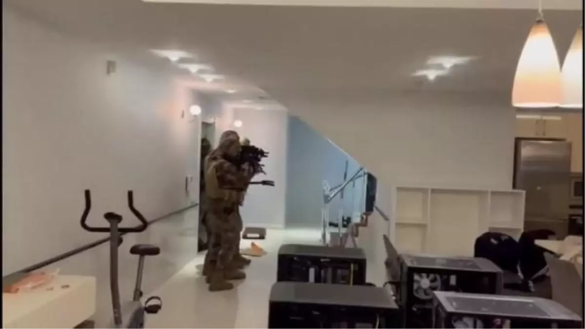 İçişleri Bakanı Ali Yerlikaya: "İstanbul merkezli Diyarbakır ve Balıkesir\'de eş zamanlı düzenlenen \'Kafes-14\' Operasyonları kapsamında, \'Yolyemezler\'...