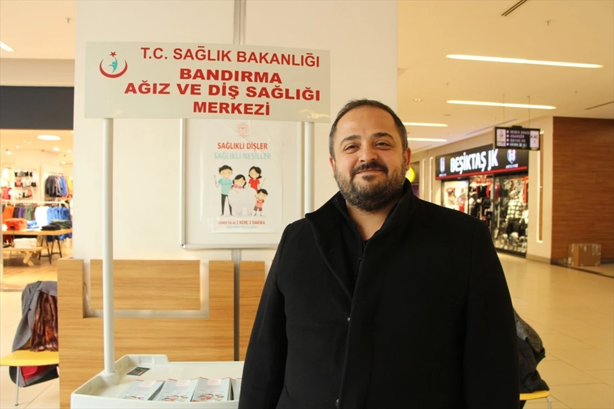 Bandırma\'da "Toplum ve Diş Sağlığı Haftası"nda bilgilendirme standı açıldı