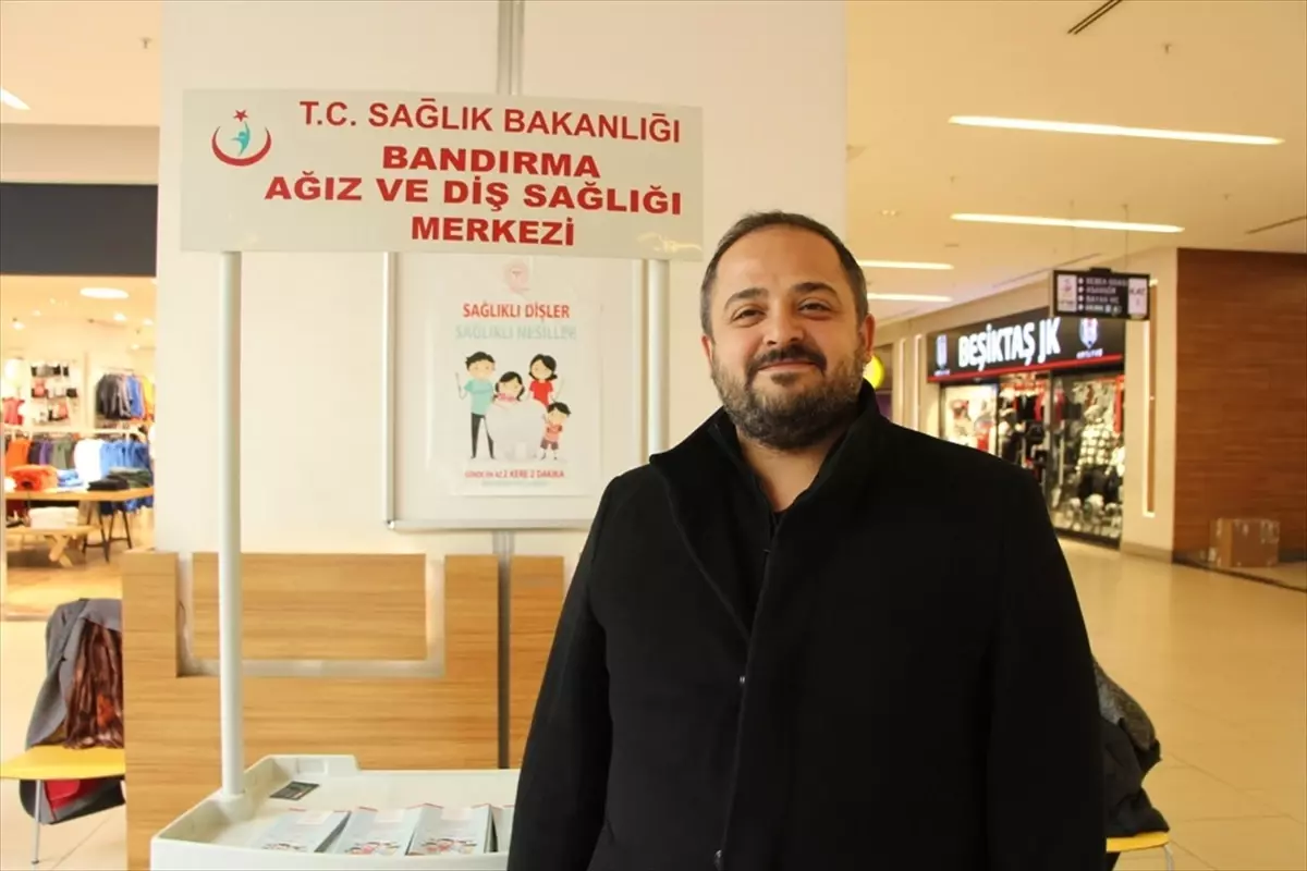 Bandırma'da 'Toplum ve Diş Sağlığı Haftası'nda bilgilendirme standı açıldı
