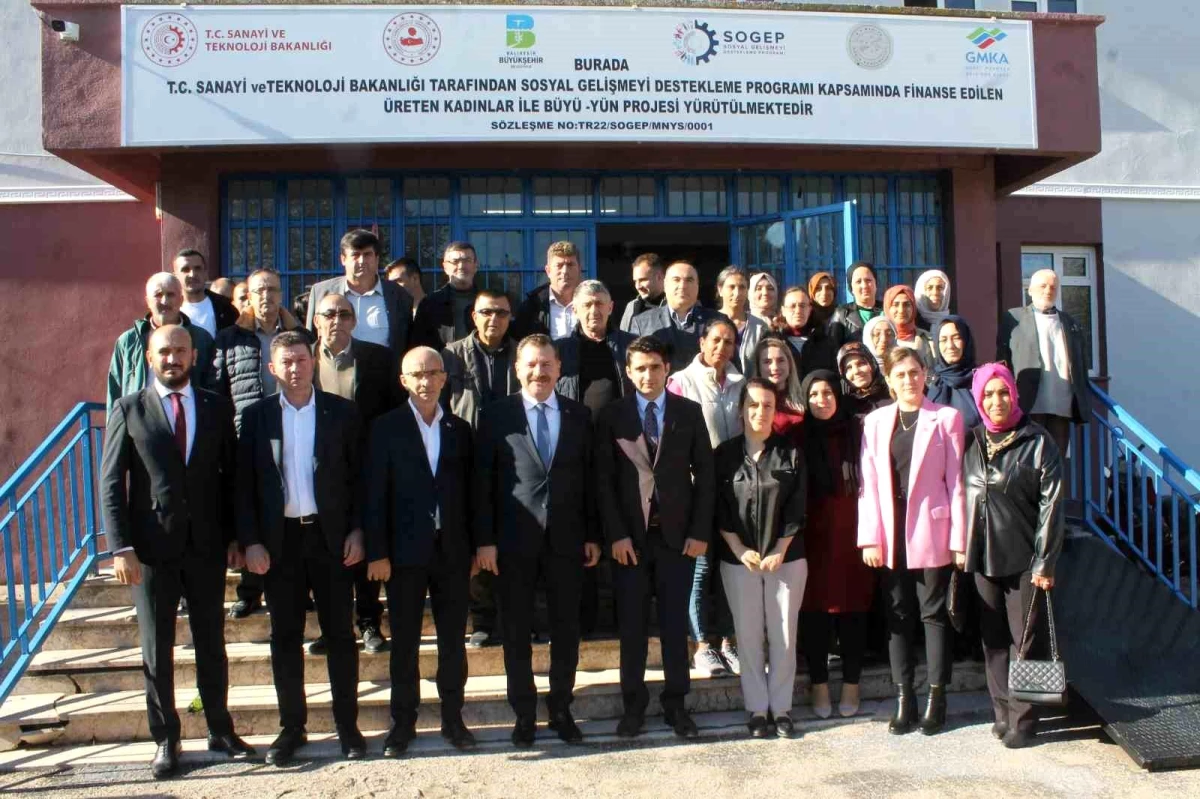 Balıkesir Büyükşehir Belediye Başkanı Yücel Yılmaz, Manyas\'ta Kadın Kooperatifini Ziyaret Etti