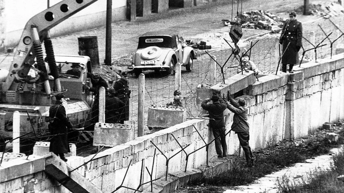 Berlin Duvarı neden yapıldı? Berlin Duvarı ne zaman yıkıldı?