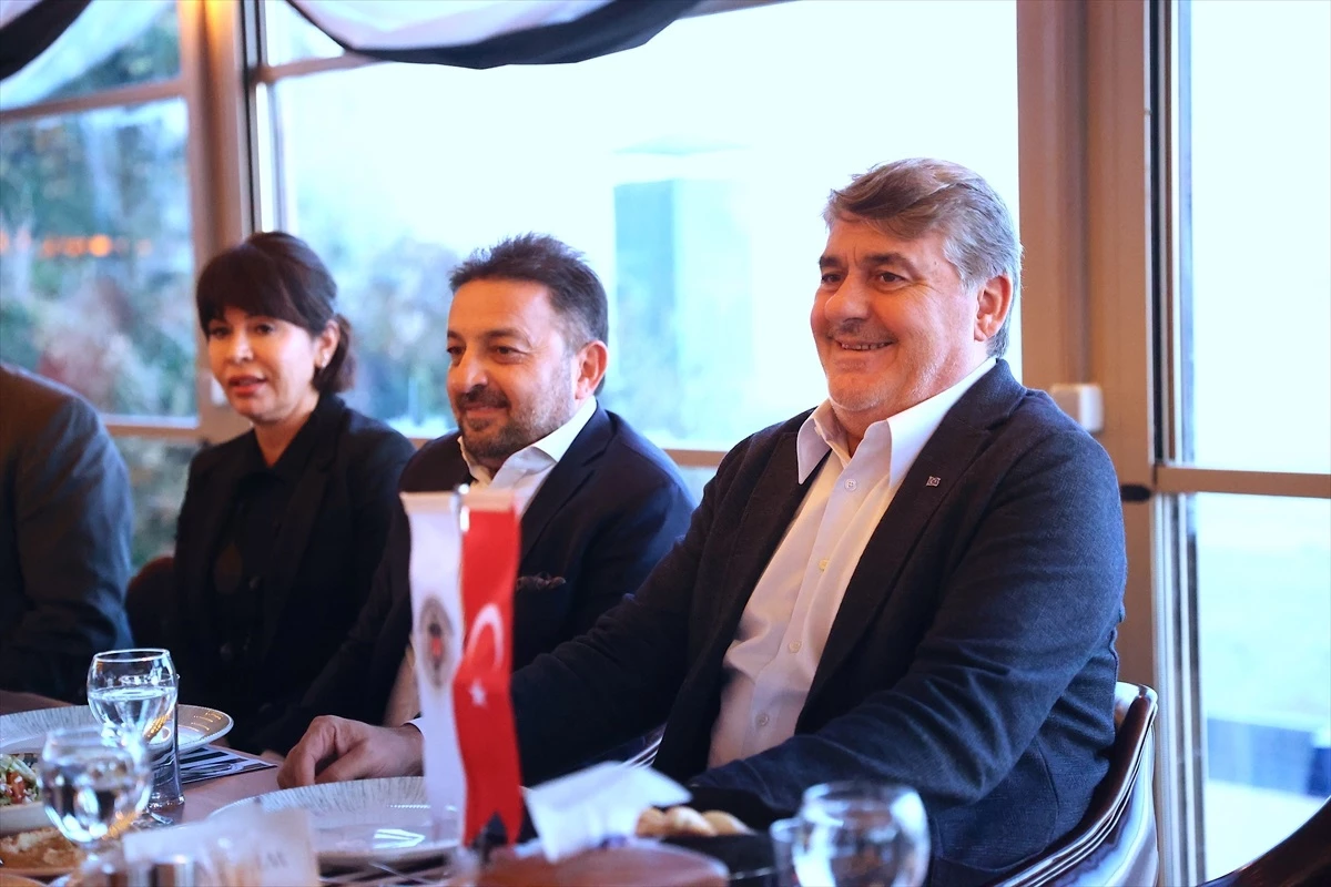 Beşiktaş Başkan Adayı Serdal Adalı, Mersin\'de Beşiktaşlıları Mutlu Etmek İçin Göreve Talip