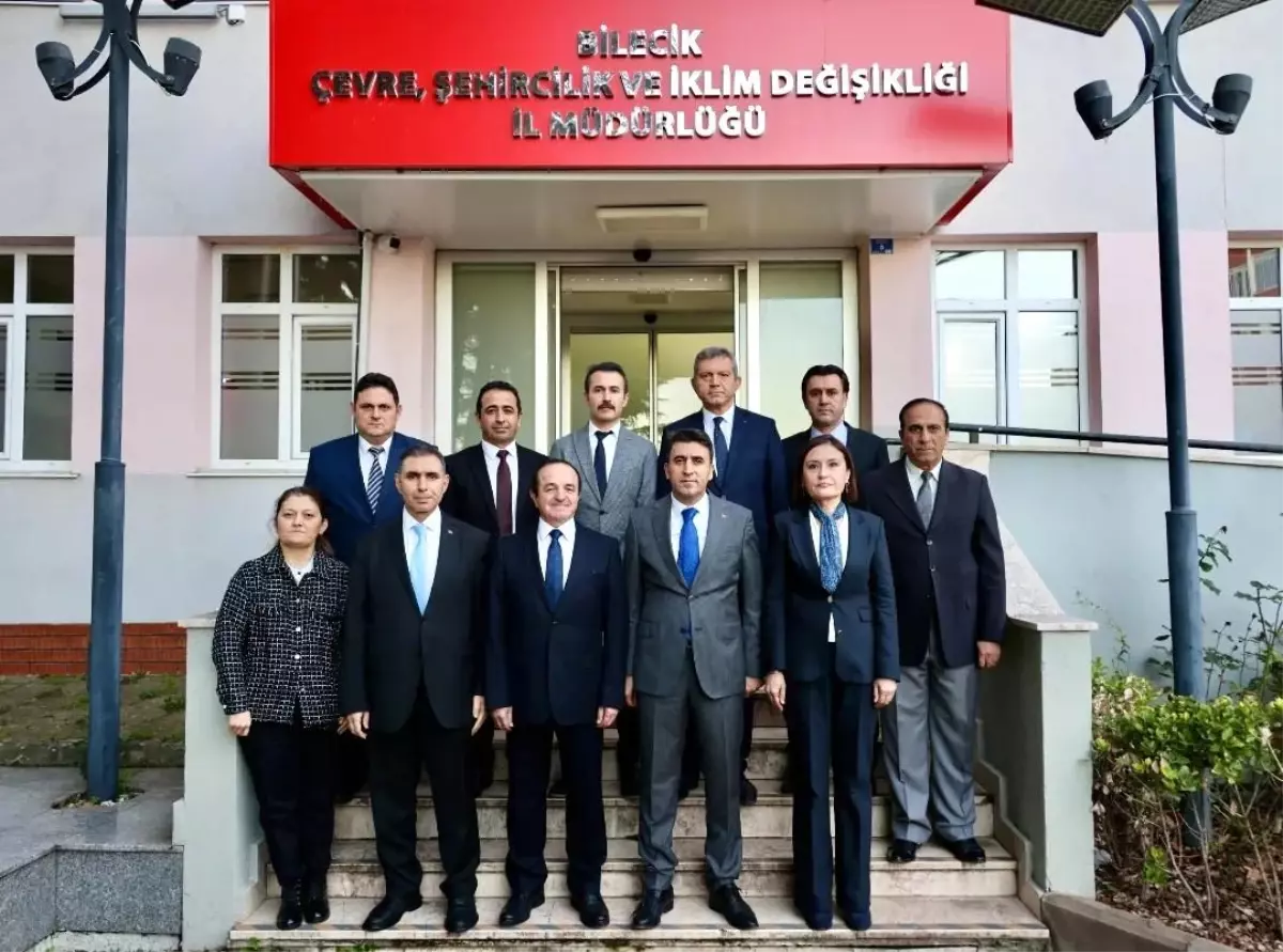 Bilecik Valisi Şefik Aygöl, Çevre ve Şehircilik İklim Değişikliği İl Müdürlüğü çalışanlarıyla bir araya geldi