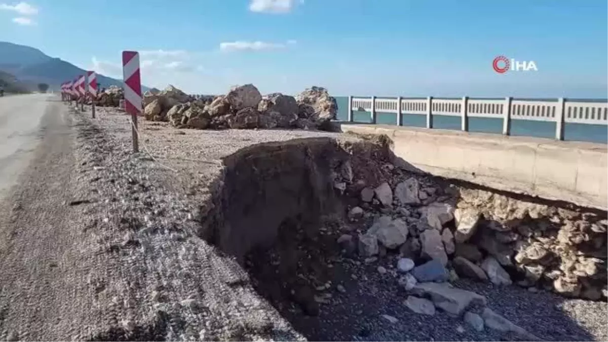 Dev dalgalar sebebiyle çöken yolda onarım çalışması başlatıldı