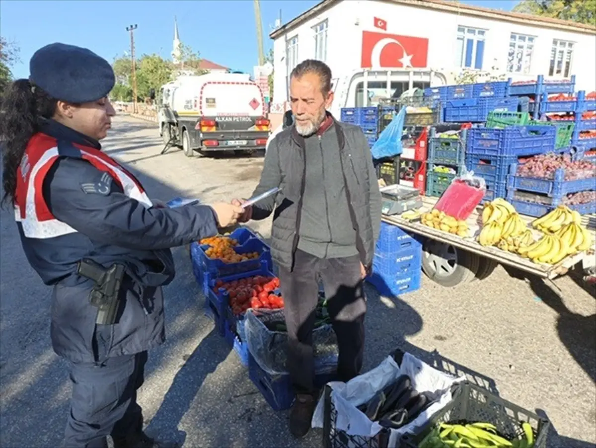 Edirne\'de Jandarma Ekipleri Aile İçi Şiddetle Mücadele ve KADES Hakkında Bilgilendirme Yaptı