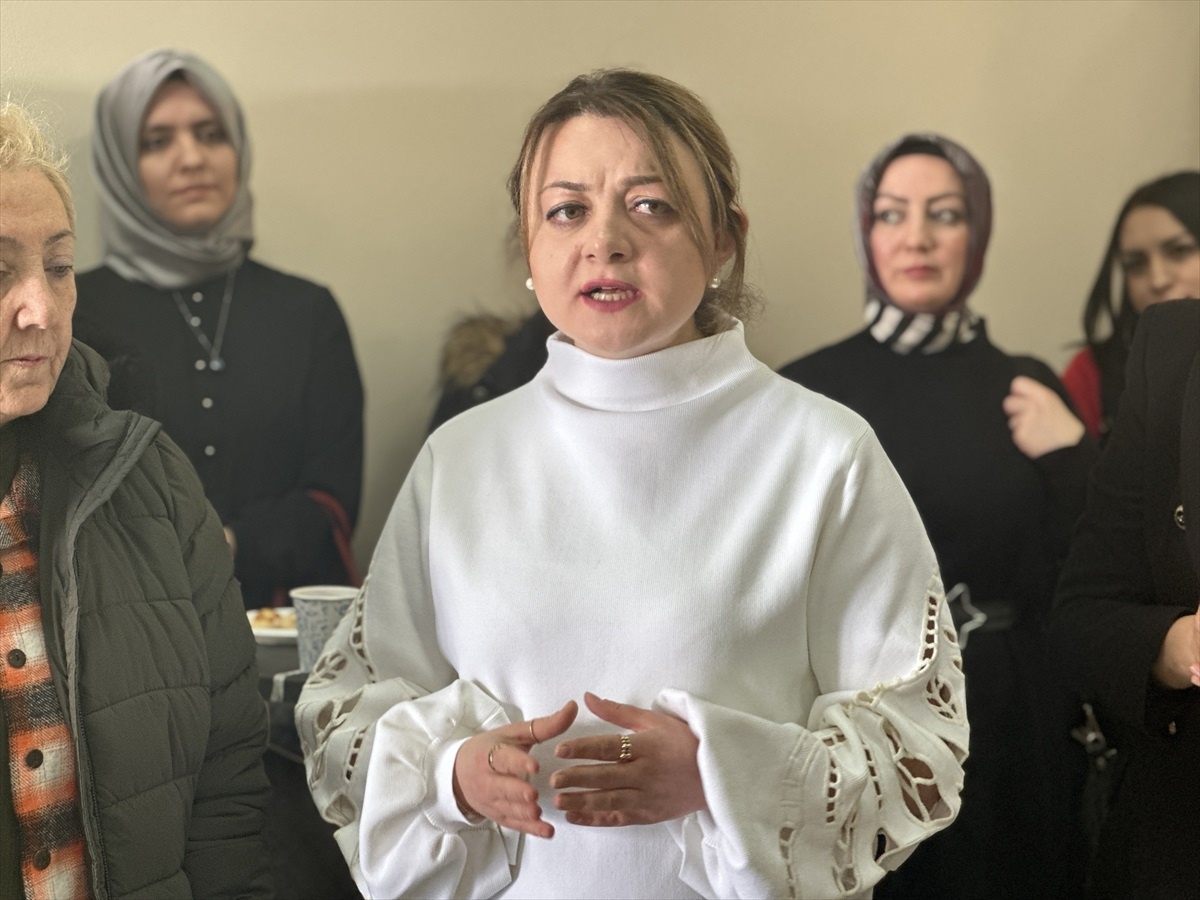 Erzurum\'da Kadınlar Evlerindeki Malzemeleri Tamir Ederek Kullanmaya Devam Ediyor