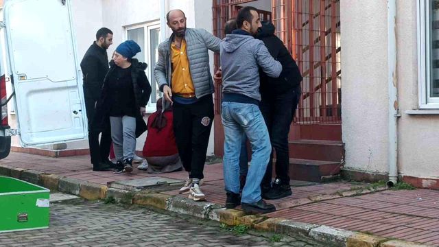 Karısını öldürüp oğlunu da ağır yaralayan şahıs intihar etti