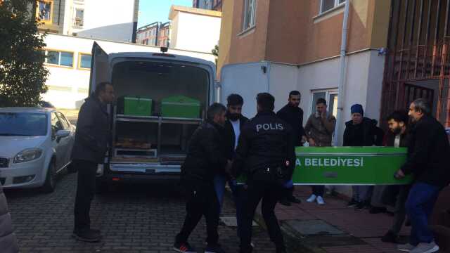 Eşini ve oğlunu silahla öldürüp intihar etti Eşini ve oğlunu silahla öldürüp intihar etti
